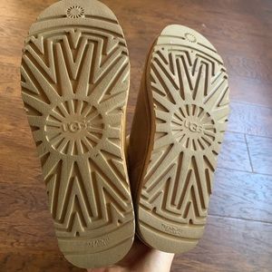 Women’s Chestnut Uggs size 8